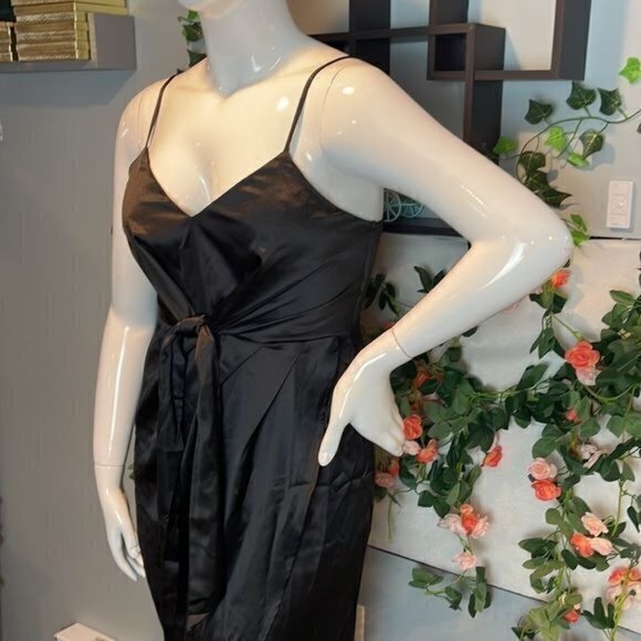 CUPSHE Black Front Tie Twist V neckline. Sleeveless Tulip hem Size‎ Large - Picture 10 of 17